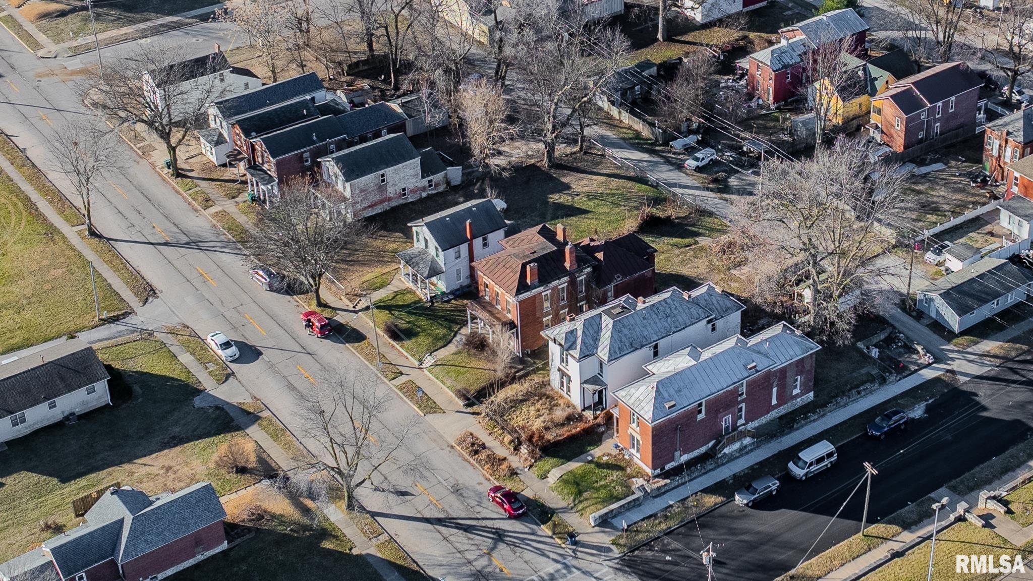 627 North 8th Street Quincy, IL 62301 - Photo 3 of 32