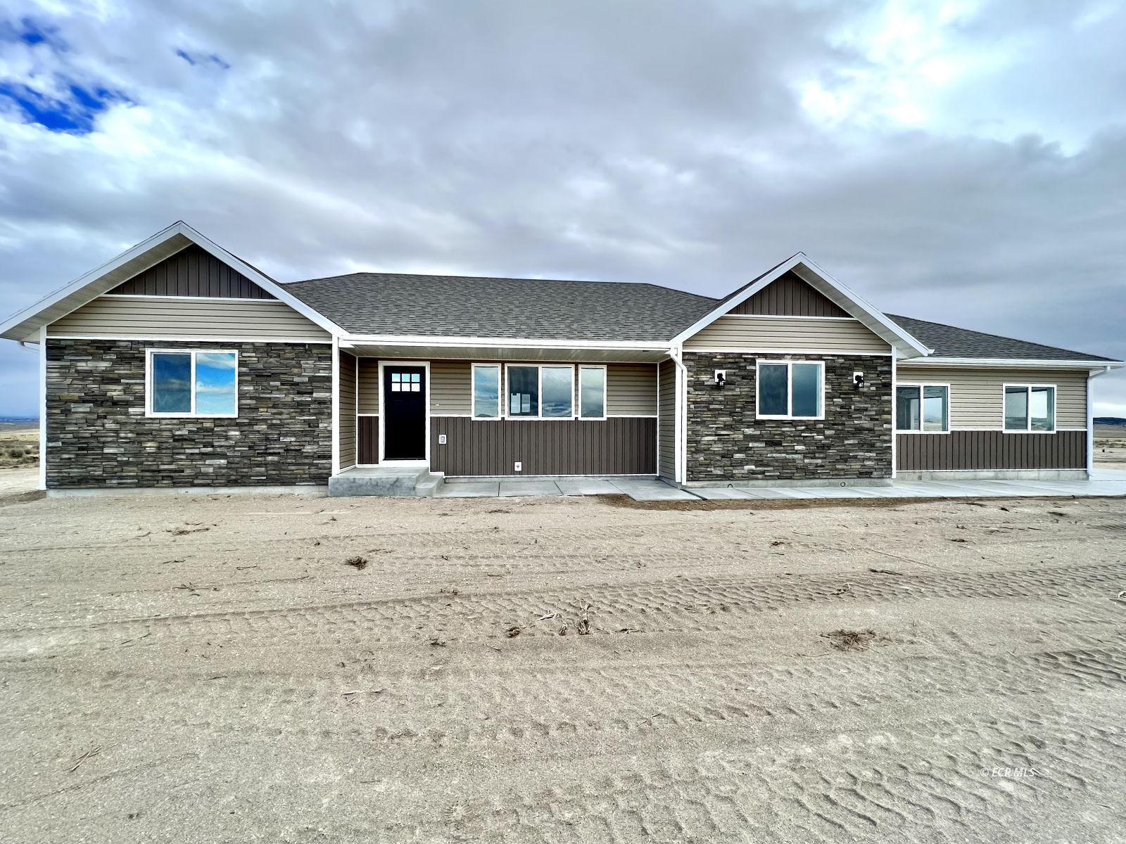 625 Sun Vly Road Spring Creek, NV 89815 - Photo 37 of 38 front view of a house with a yard