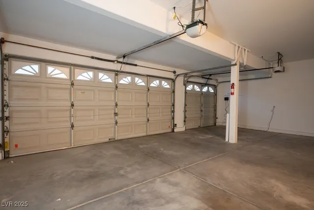 $3,500 | 8113 Blue Cascade Avenue, Las Vegas, NV 89128