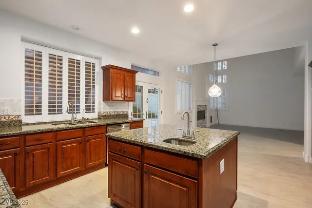 $3,500 | 8113 Blue Cascade Avenue, Las Vegas, NV 89128