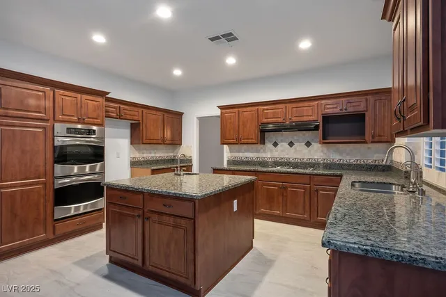 $3,500 | 8113 Blue Cascade Avenue, Las Vegas, NV 89128