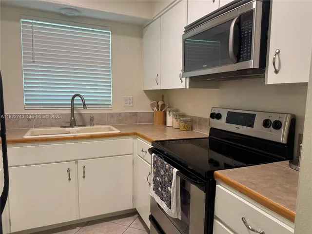 $174,500 | 3801 Northeast 22nd Terrace, Unit 7, Lighthouse Point, FL 33064