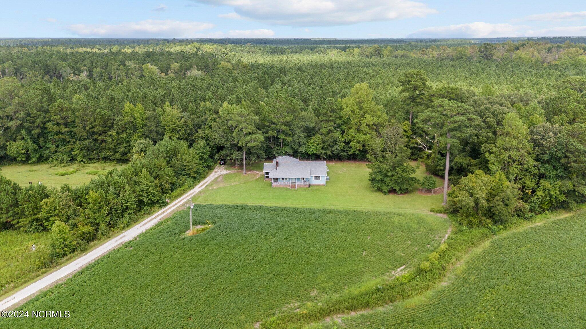 172 Truitt Road New Bern, NC 28560 - Photo 8 of 43 7-web-or-mls-DJI_20240906153859_0231_D