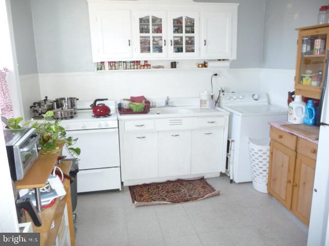 148 Blake Avenue Rockledge, PA 19046 - Photo 15 of 32 Kitchen 2nd floor