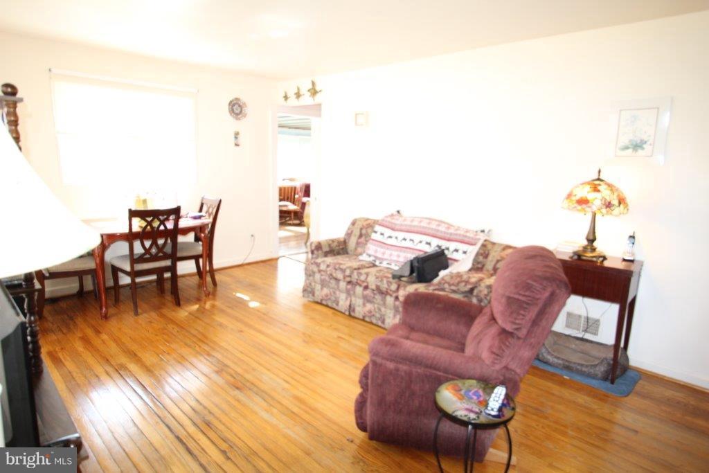 12628 Epping Road Silver Spring, MD 20906 - Photo 11 of 24 Living Room