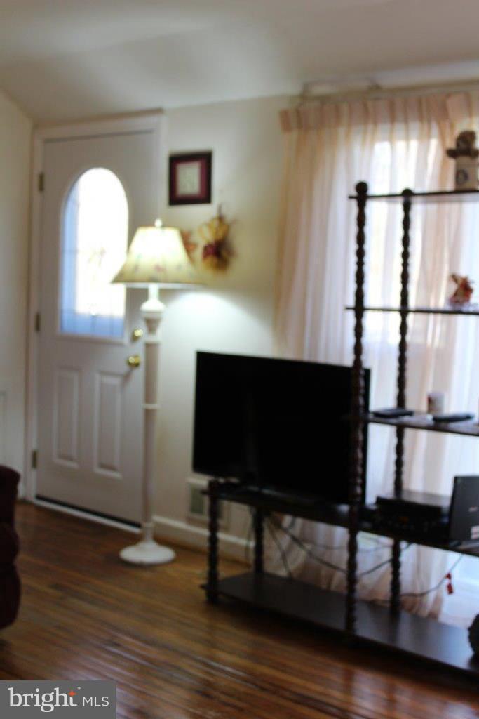 12628 Epping Road Silver Spring, MD 20906 - Photo 4 of 24 Interior (General)
