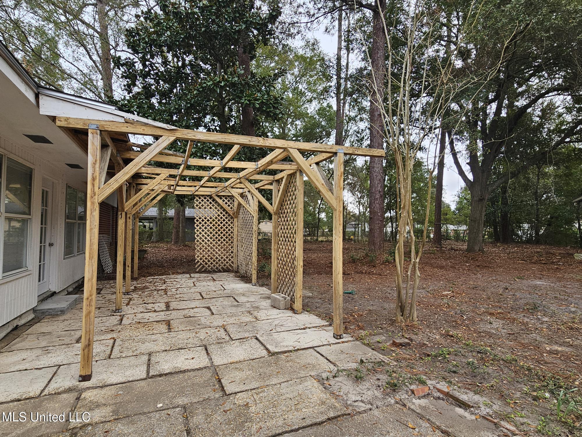 2485 Carter Road Biloxi, MS 39531 - Photo 13 of 13 backyard