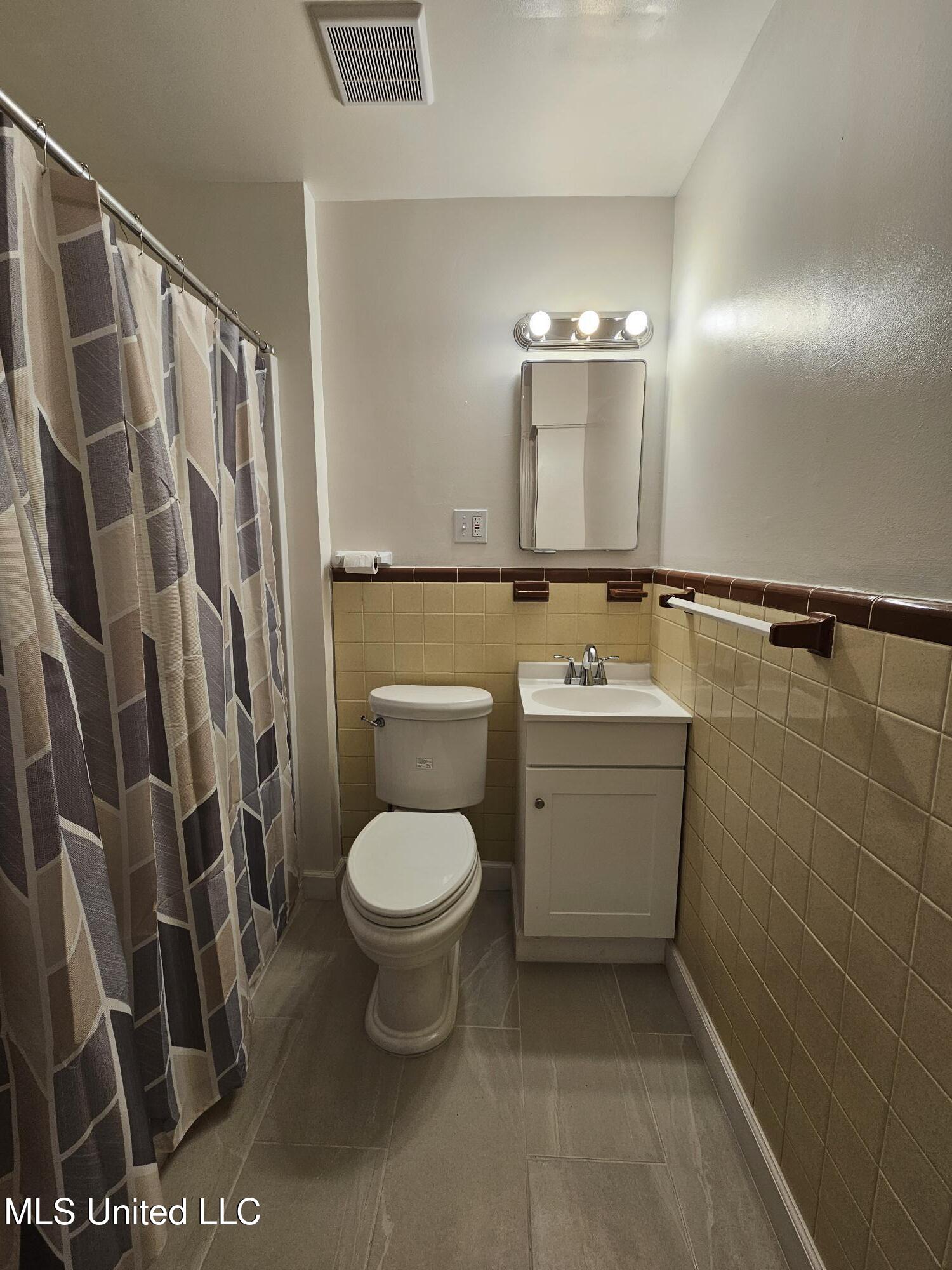 2485 Carter Road Biloxi, MS 39531 - Photo 7 of 13 Master bathroom