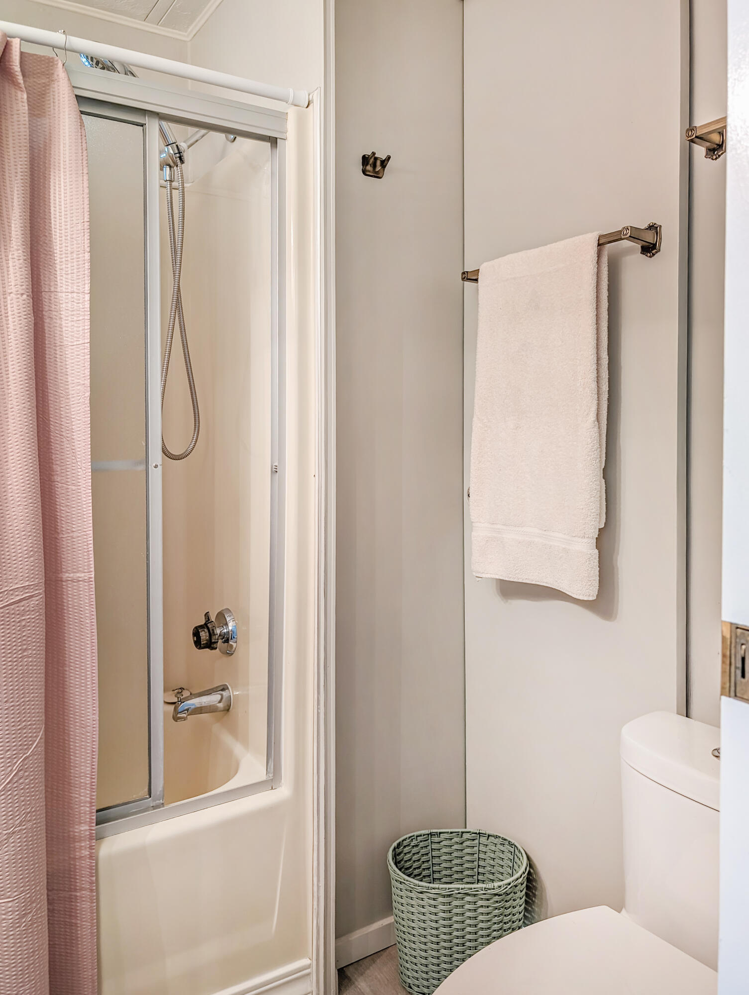 70200 Dillon Road, Unit 111 Desert Hot Springs, CA 92241 - Photo 10 of 25 a bathroom with a shower