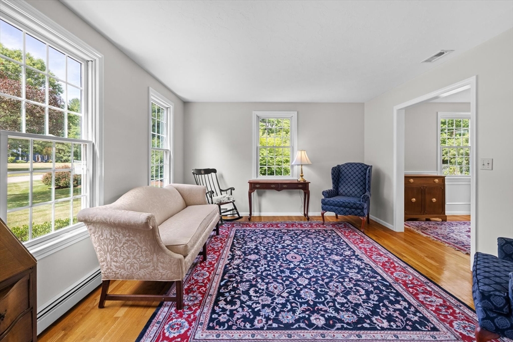 16 King Philip Path Mendon, MA 01756 - Photo 5 of 42