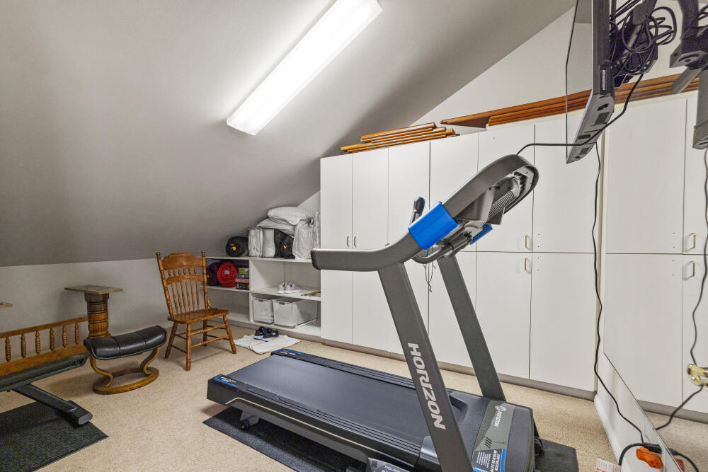 11629 Merganser Road Klamath Falls, OR 97601 - Photo 47 of 50 a room with gym equipment