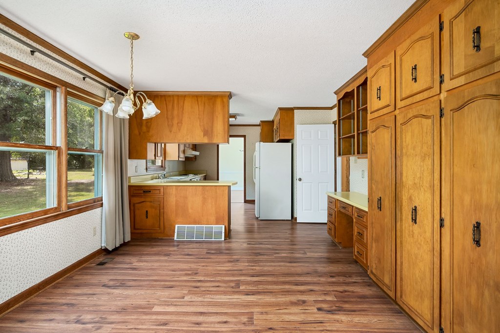 157 Crescent Road Greenwood, SC 29649 - Photo 11 of 30 Gallery Image 11