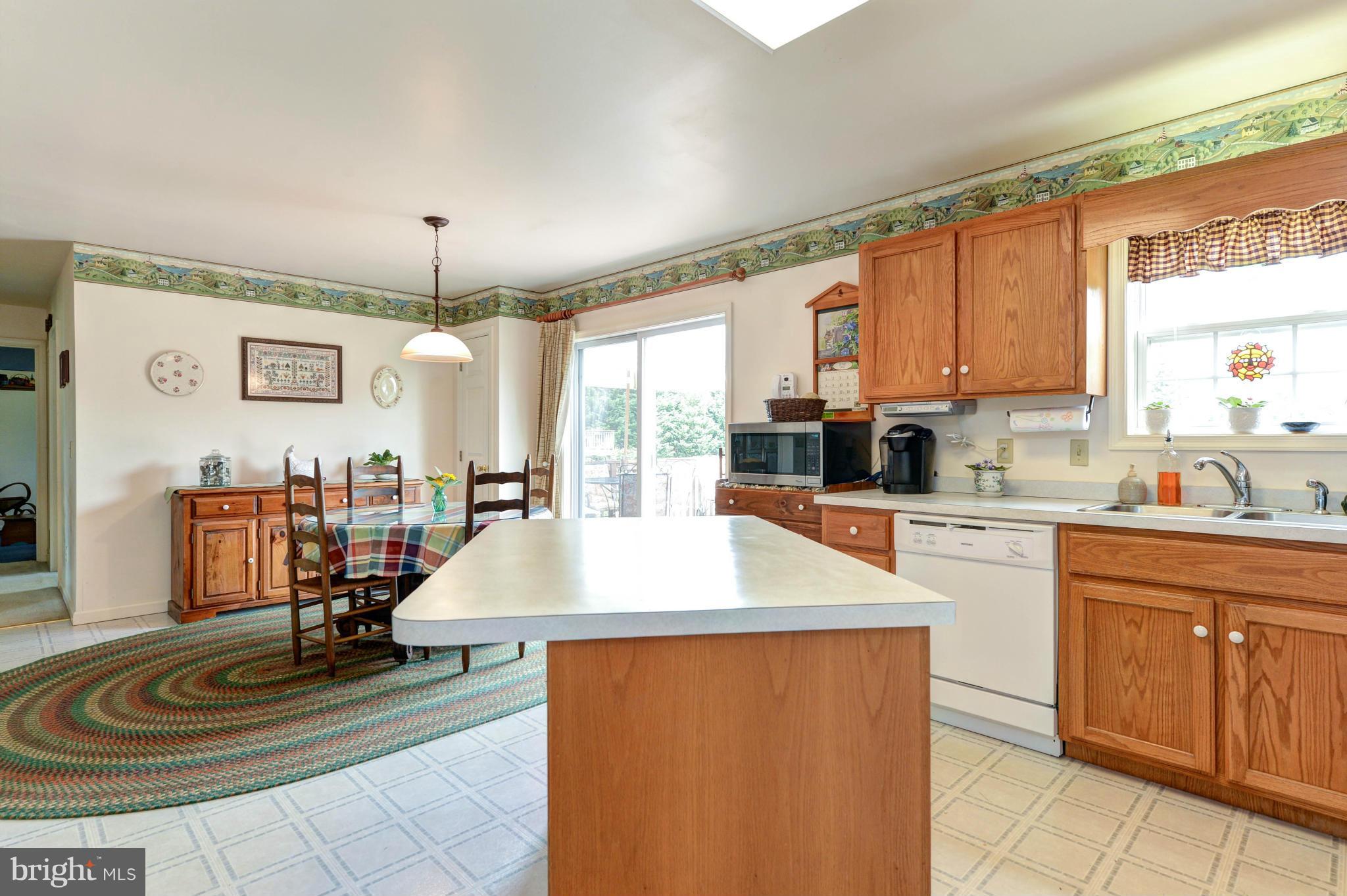 162 Country Side Loop Elkton, MD 21921 - Photo 10 of 22 Kitchen w/ center island