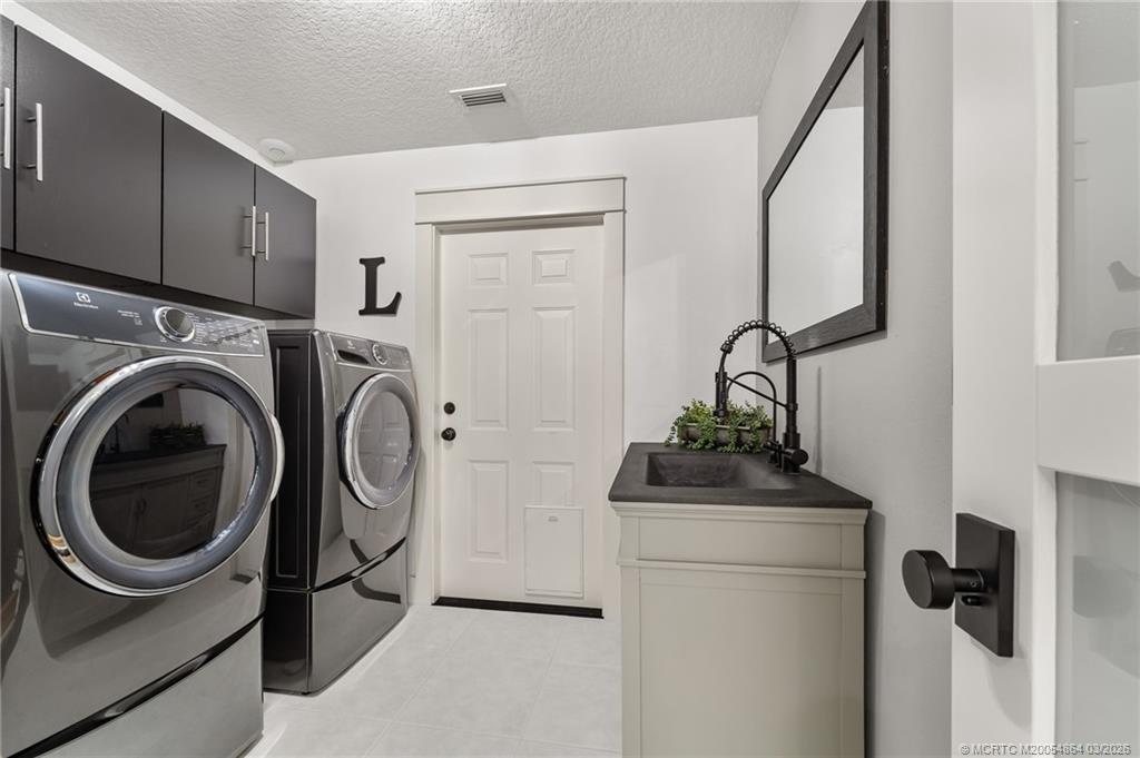 2072 Southeast Hanford Road Port St. Lucie, FL 34952 - Photo 20 of 58 a utility room with dryer and washer