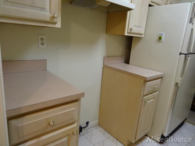1750 Vernier Road, Unit 19 Grosse Pointe, MI 48236 - Photo 4 of 14 31191469-3.JPG