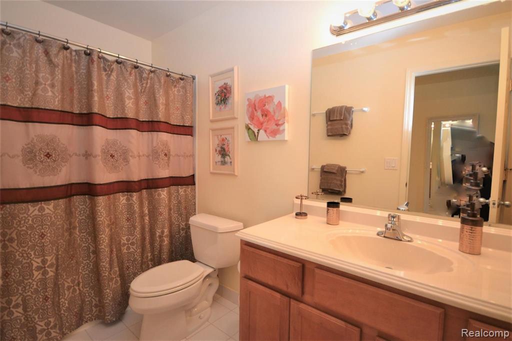 35444 Fredericksburg Road Farmington Hills, MI 48331 - Photo 27 of 52