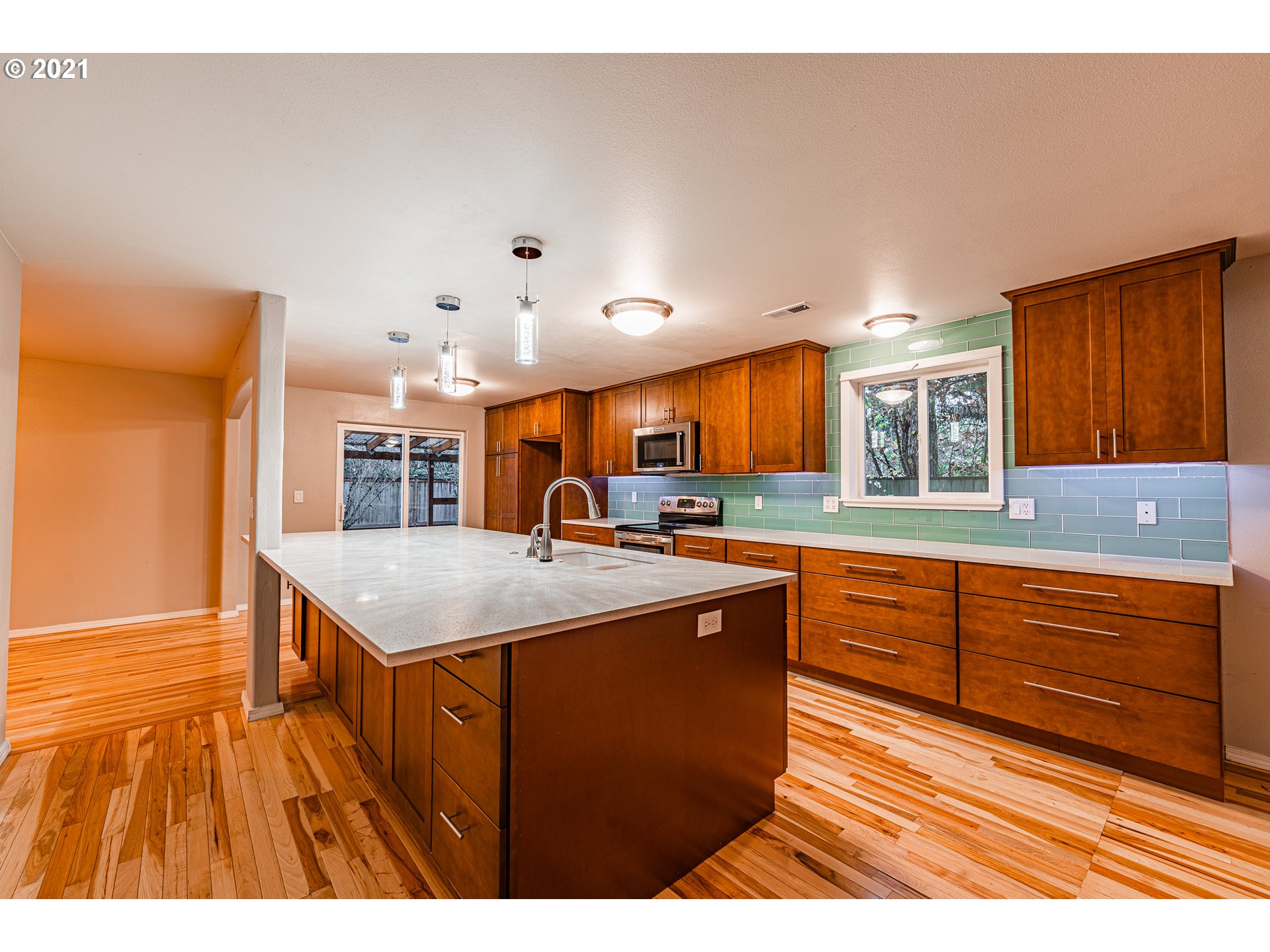 983 Kintzley Avenue Springfield, OR 97478 - Photo 2 of 28 Gallery Image 2