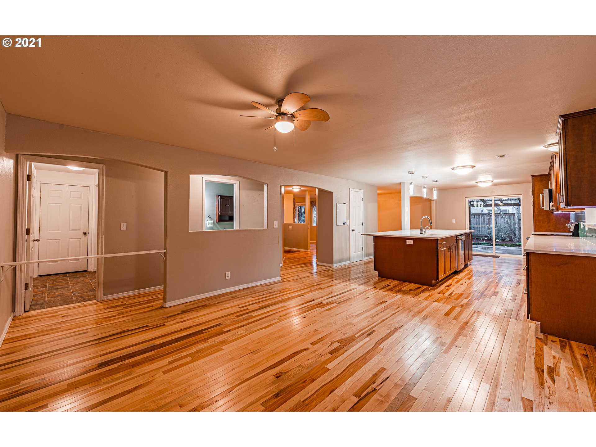 983 Kintzley Avenue Springfield, OR 97478 - Photo 3 of 28 Gallery Image 3