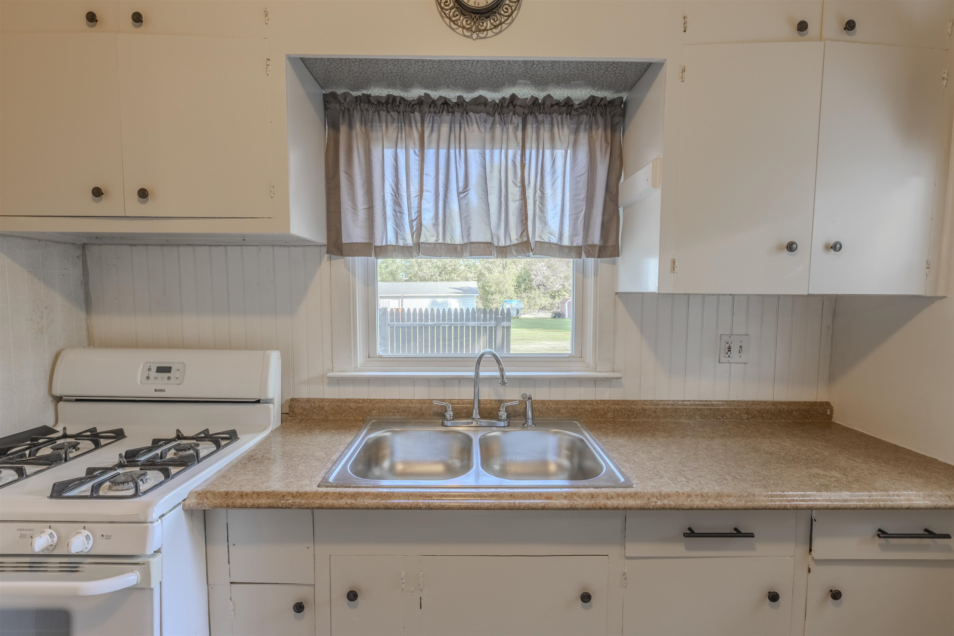 2455 South Dye Road Flint, MI 48532 - Photo 10 of 25