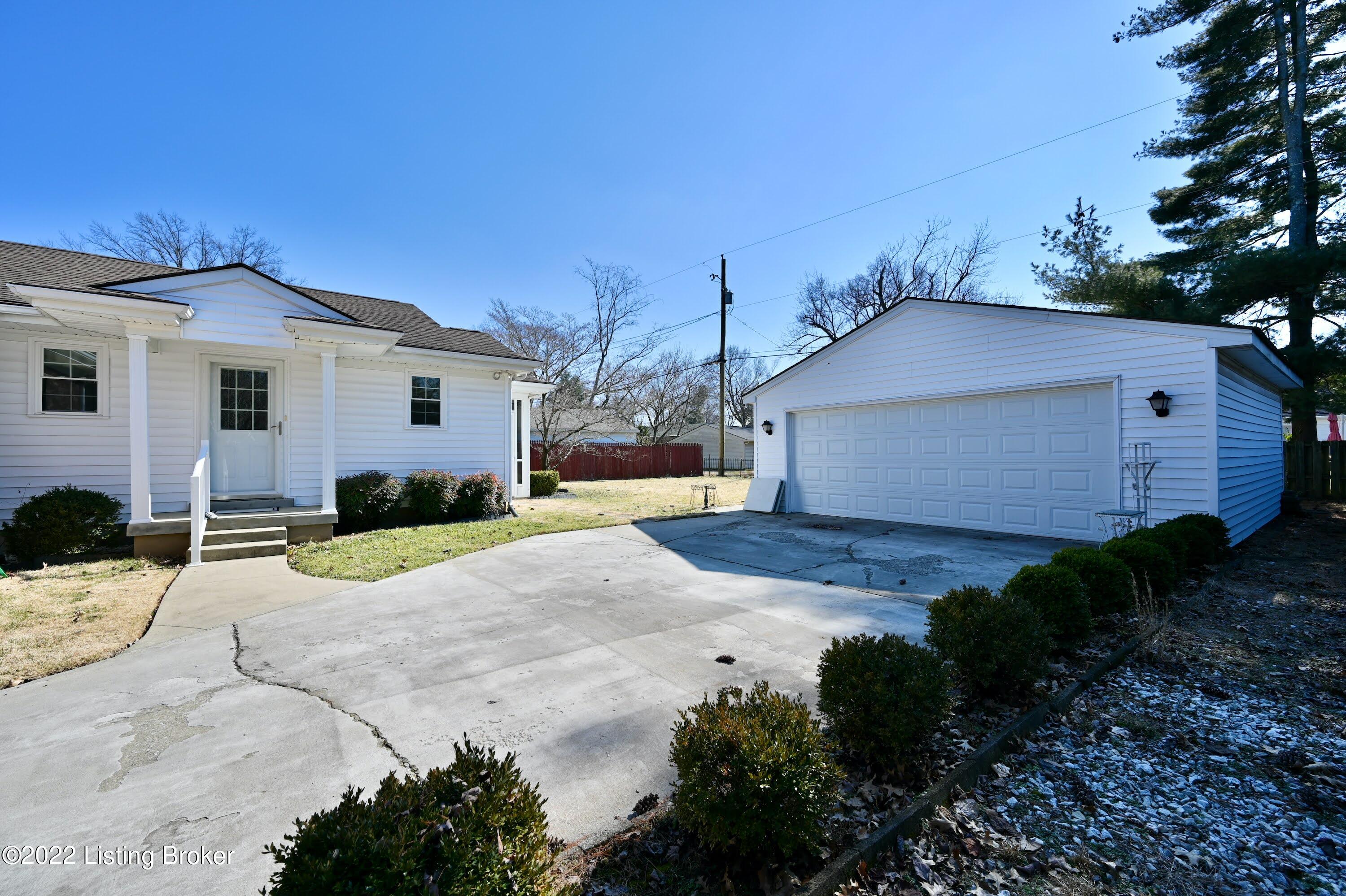8606 Charing Cross Road Louisville, KY 40222 - Photo 40 of 48 DSC_0351