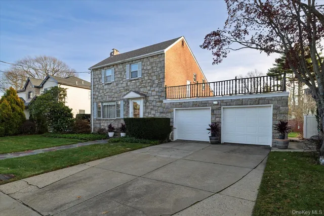 $989,000 | 360 Raymond Street, Rockville Centre, NY 11570