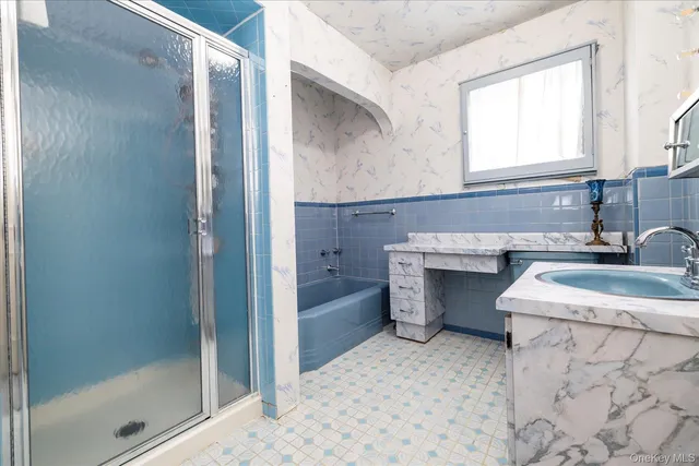 $989,000 | 360 Raymond Street, Rockville Centre, NY 11570