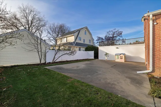 $989,000 | 360 Raymond Street, Rockville Centre, NY 11570