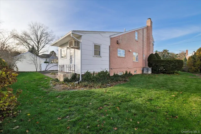 $989,000 | 360 Raymond Street, Rockville Centre, NY 11570