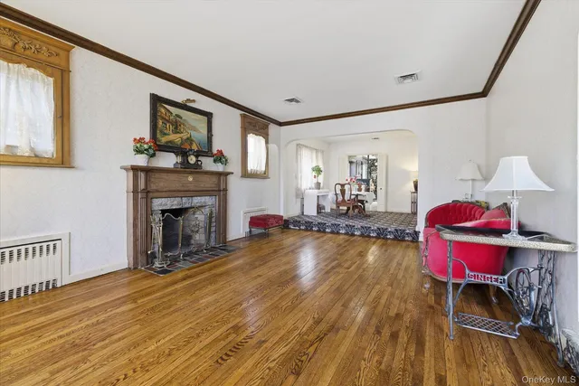 $989,000 | 360 Raymond Street, Rockville Centre, NY 11570