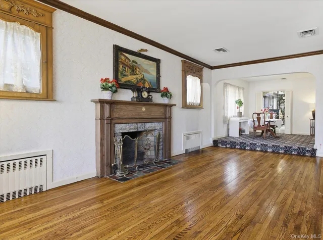 $989,000 | 360 Raymond Street, Rockville Centre, NY 11570