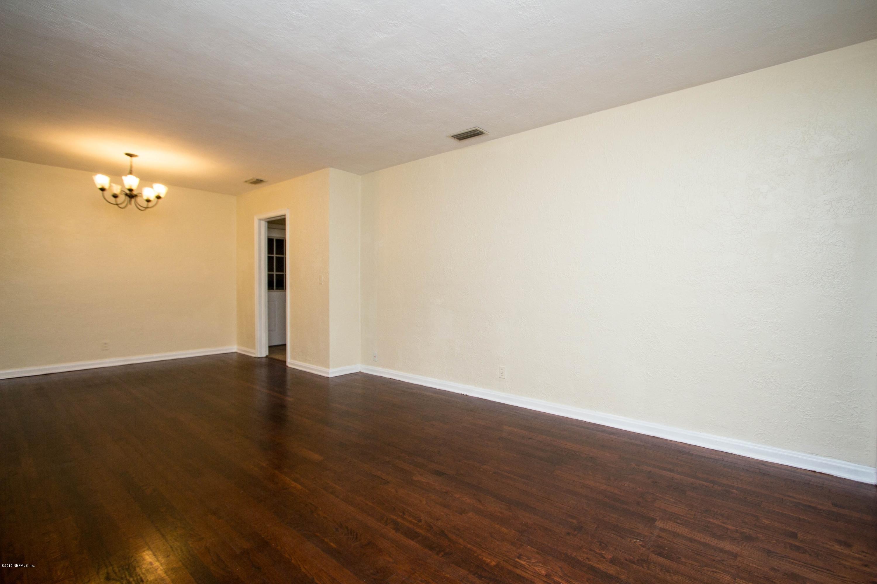 5633 Duke Road Jacksonville, FL 32207 - Photo 7 of 21 a view of an empty room