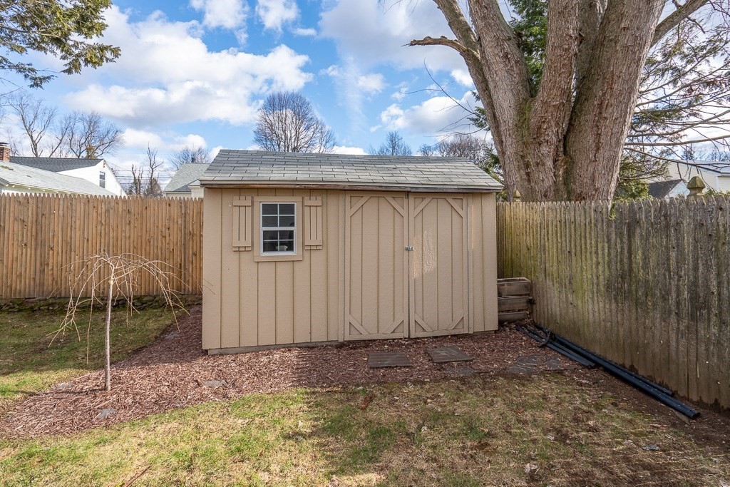 67 Ellsworth Avenue Springfield, MA 01118 - Photo 33 of 38