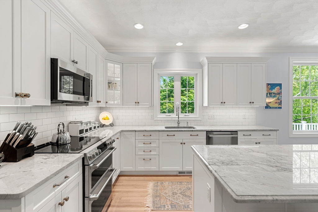 10 Yankee Way Beverly, MA 01915 - Photo 5 of 42