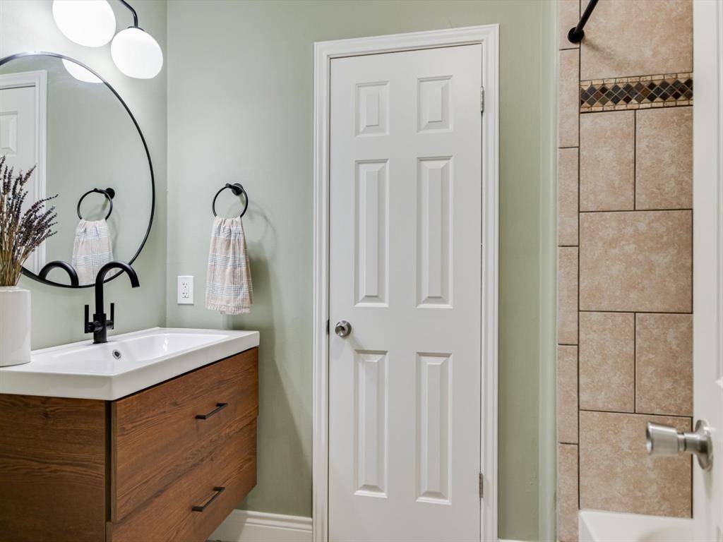 5405 Manor Road Austin, TX 78723 - Photo 21 of 30 Full bath featuring vanity and shower / tub combination