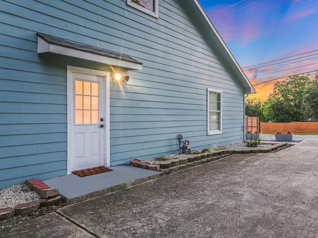 5405 Manor Road Austin, TX 78723 - Photo 26 of 30 Doorway to property