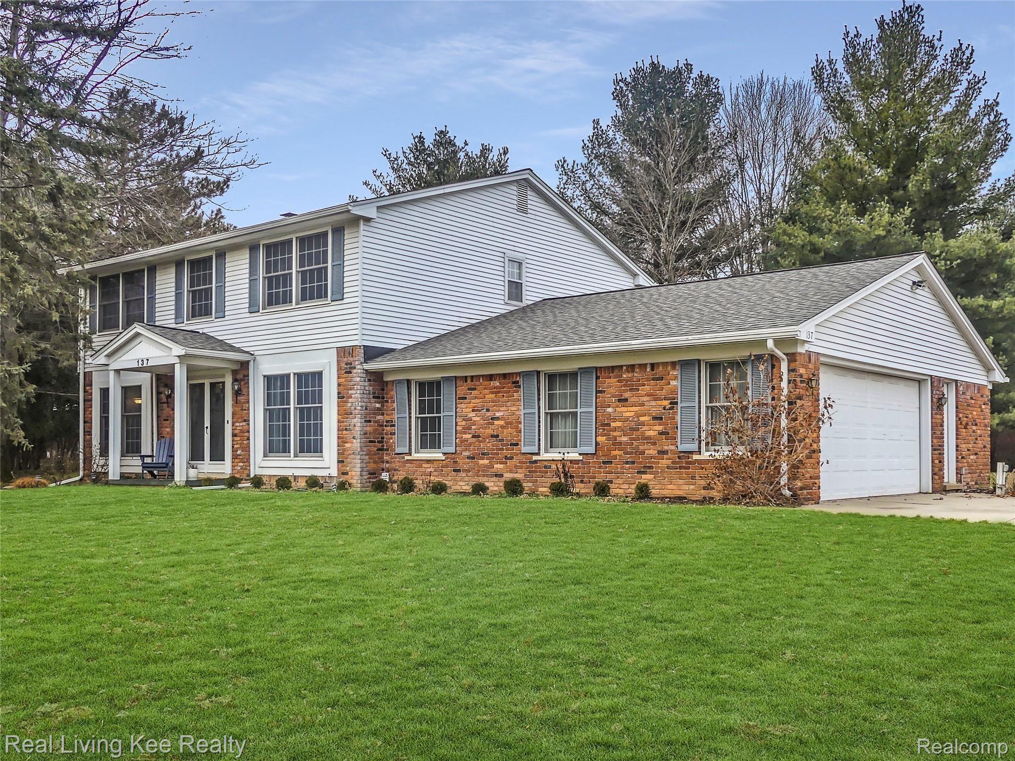 137 Aintree Road Rochester, MI 48306 - Photo 2 of 48 3B3AF271-B763-47BB-BF98-B373C657DB7C.jpeg