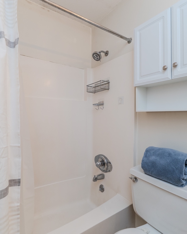 170 East Hadley Road, Unit 123 Amherst, MA 01002 - Photo 19 of 23 a bathroom with a bathtub and shower