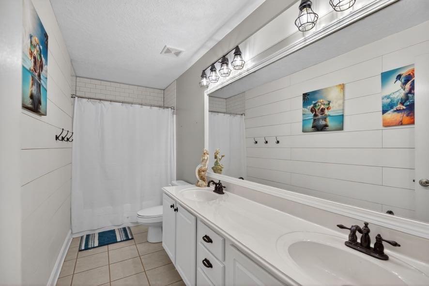 15 Fast Lane Ranburne, AL 36273 - Photo 20 of 51 a bathroom with a sink a toilet and shower