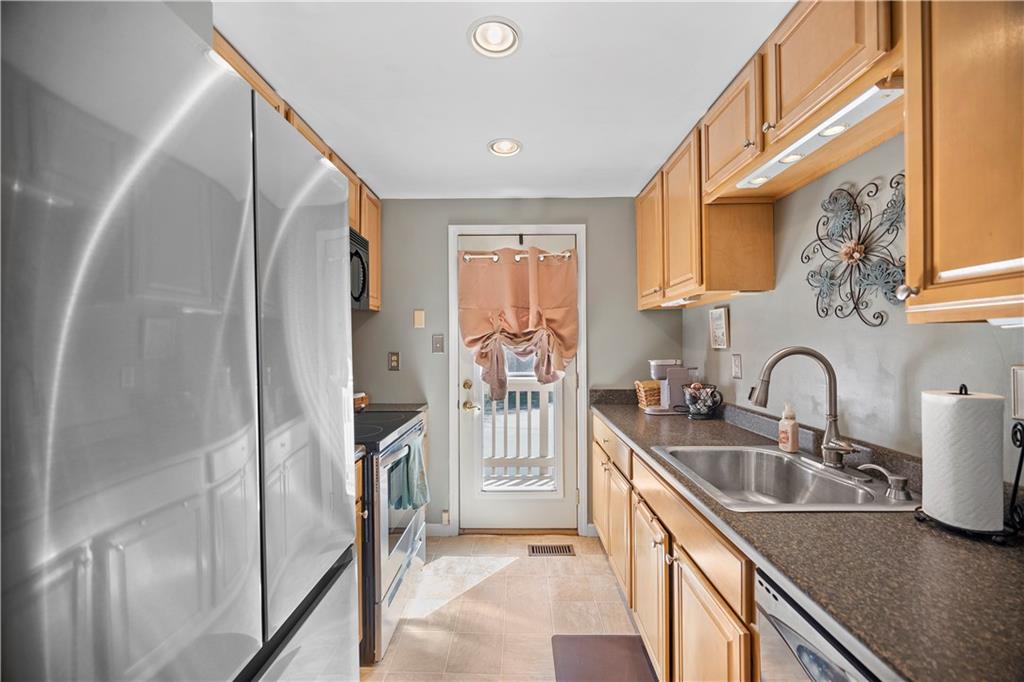 512 Hunters Path Road Bridgeville, PA 15017 - Photo 12 of 31 Gallery Image 12