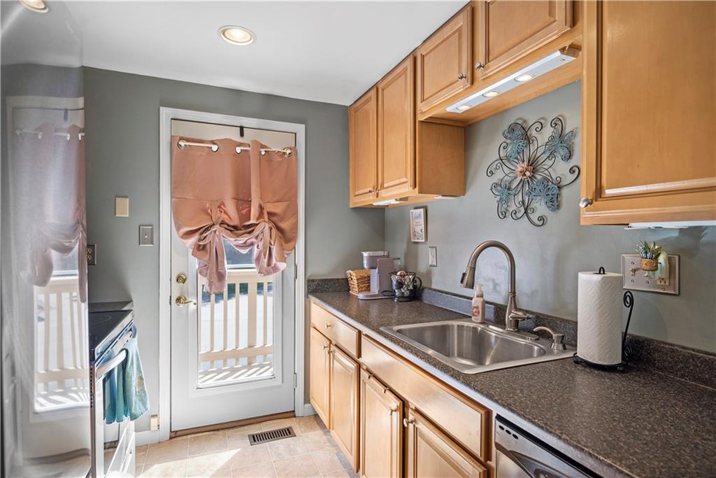 512 Hunters Path Road Bridgeville, PA 15017 - Photo 13 of 31 Gallery Image 13