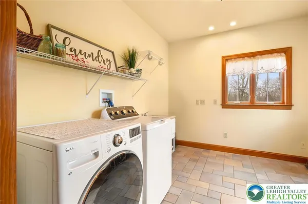 $1,375,000 | 5590 Tuscany Court, Coopersburg, PA 18036