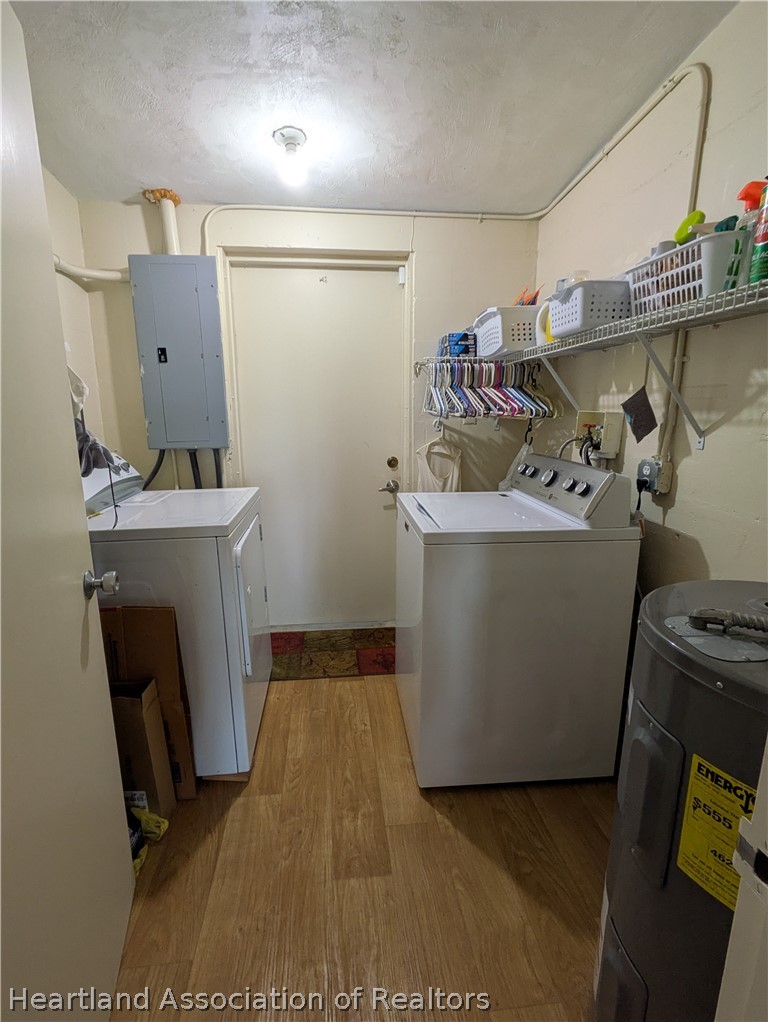 2701 Brunns Road Sebring, FL 33872 - Photo 17 of 29 a utility room with dryer and washer