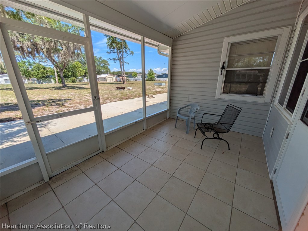 2701 Brunns Road Sebring, FL 33872 - Photo 18 of 29 a view of a interior of the house