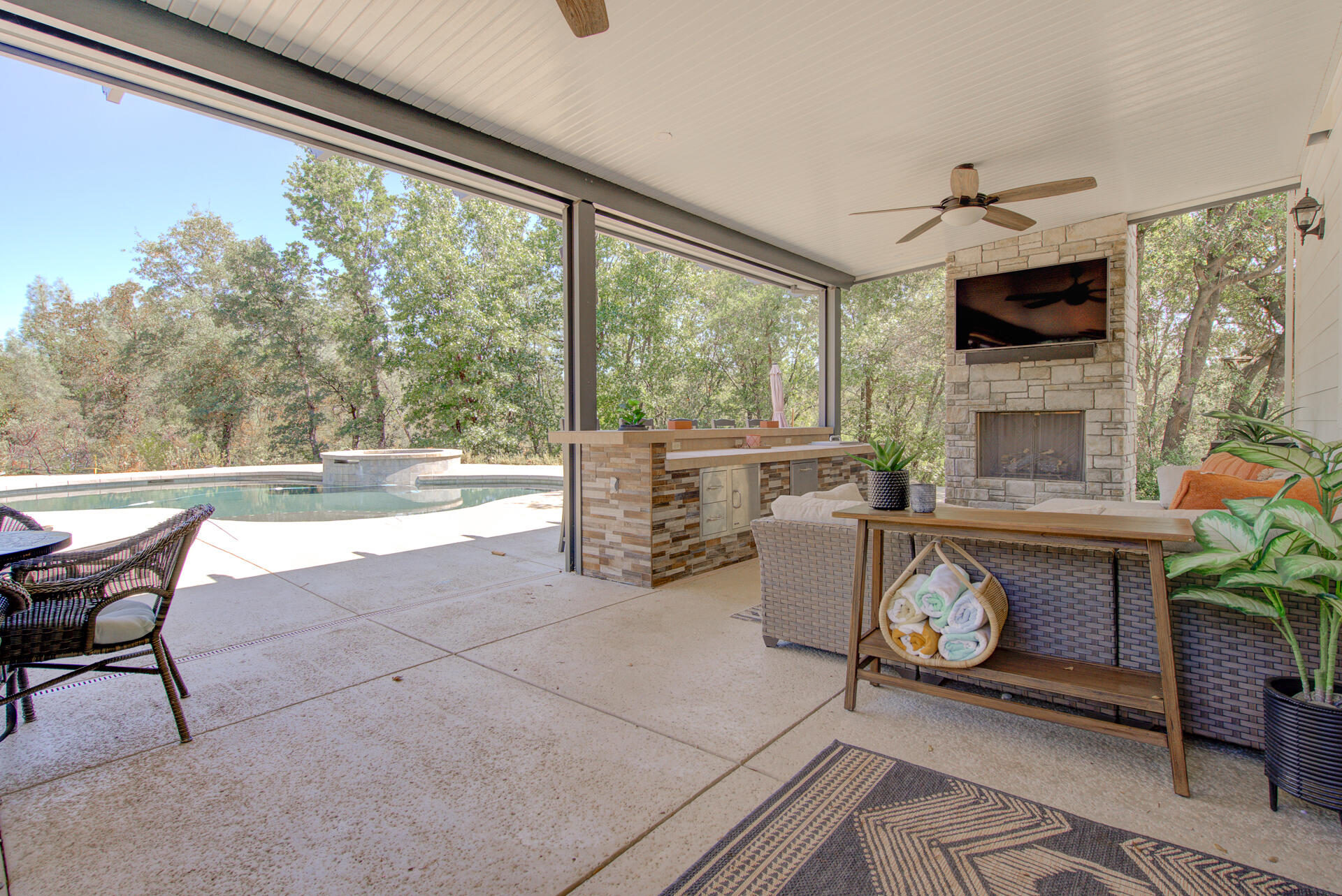 4236 Rutgers Place Redding, CA 96001 - Photo 54 of 68 Covered Patio/Entertaining