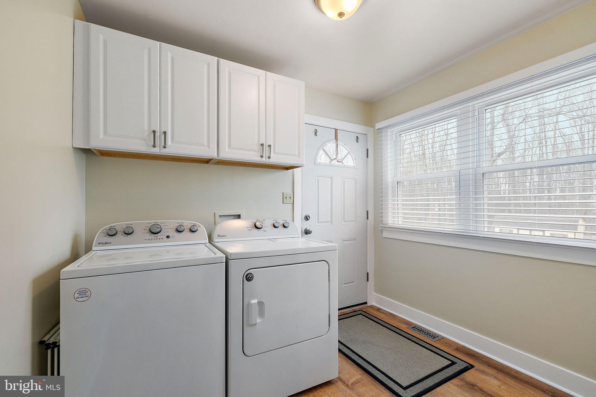 1003 White Birch Drive Newark, DE 19713 - Photo 19 of 54 a utility room with dryer and washer