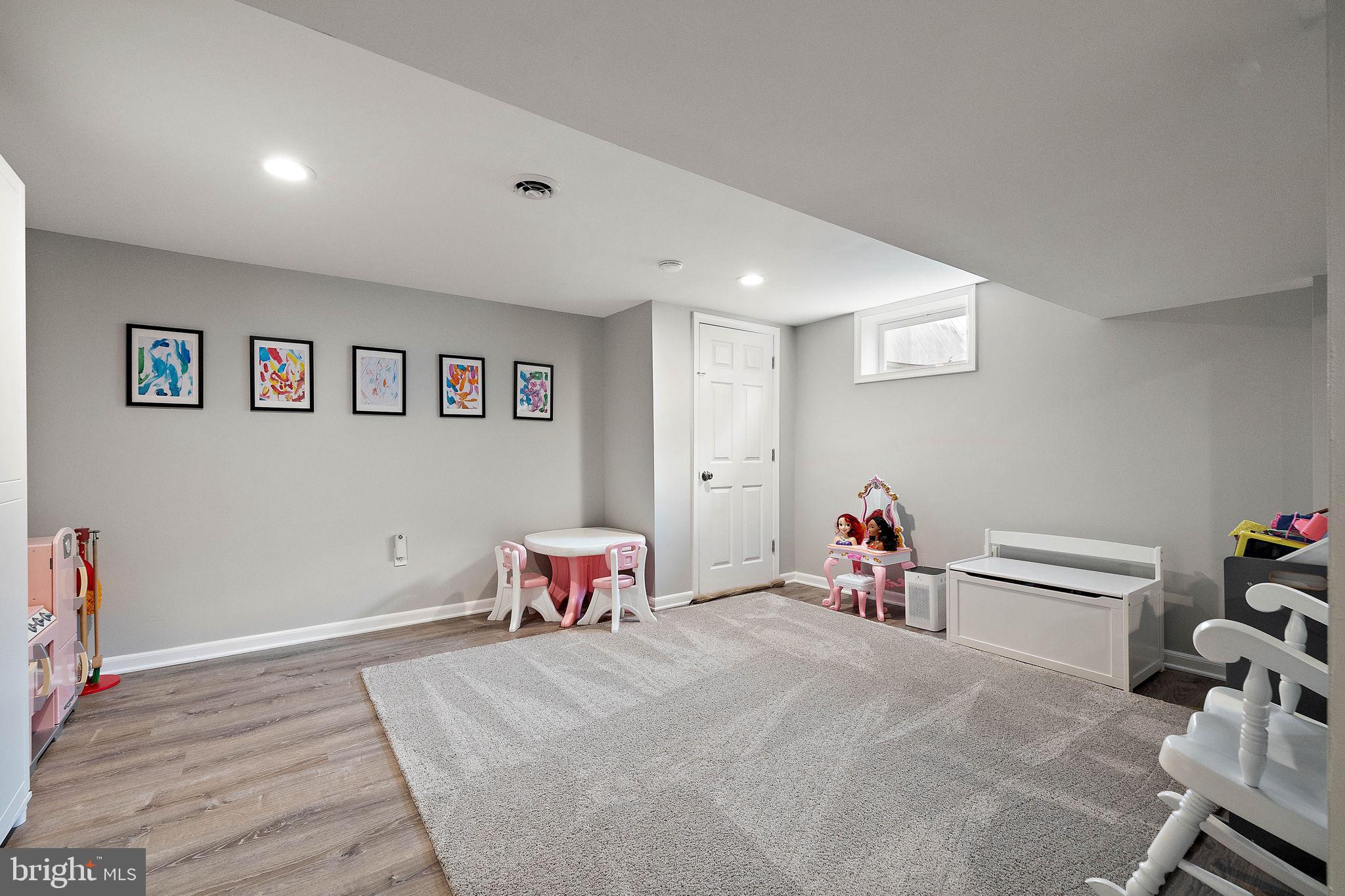 1003 White Birch Drive Newark, DE 19713 - Photo 35 of 54 a bed room with a bed and a chair