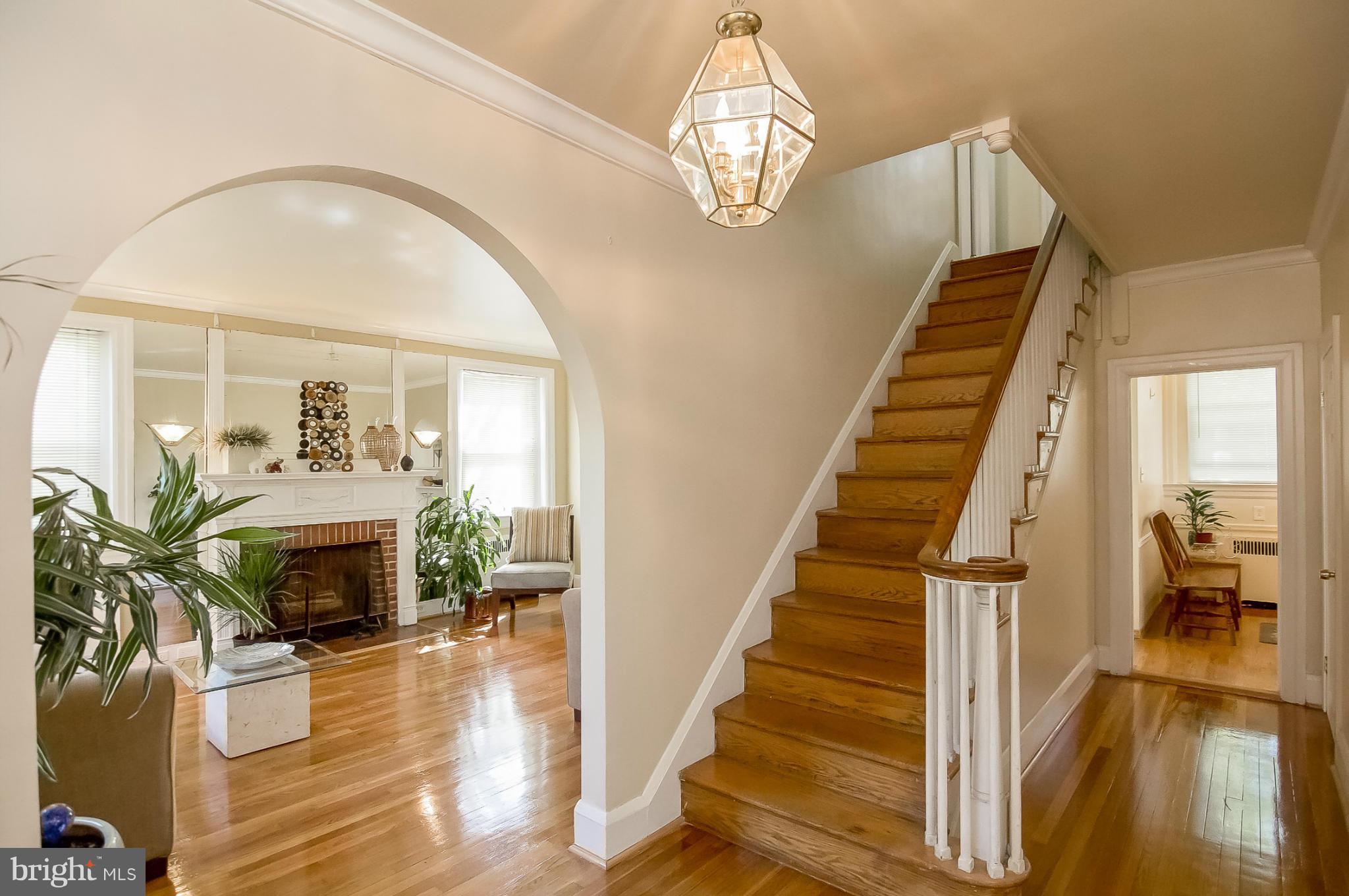 3606 Cedardale Road Baltimore, MD 21215 - Photo 3 of 26 Grand Foyer Entryway