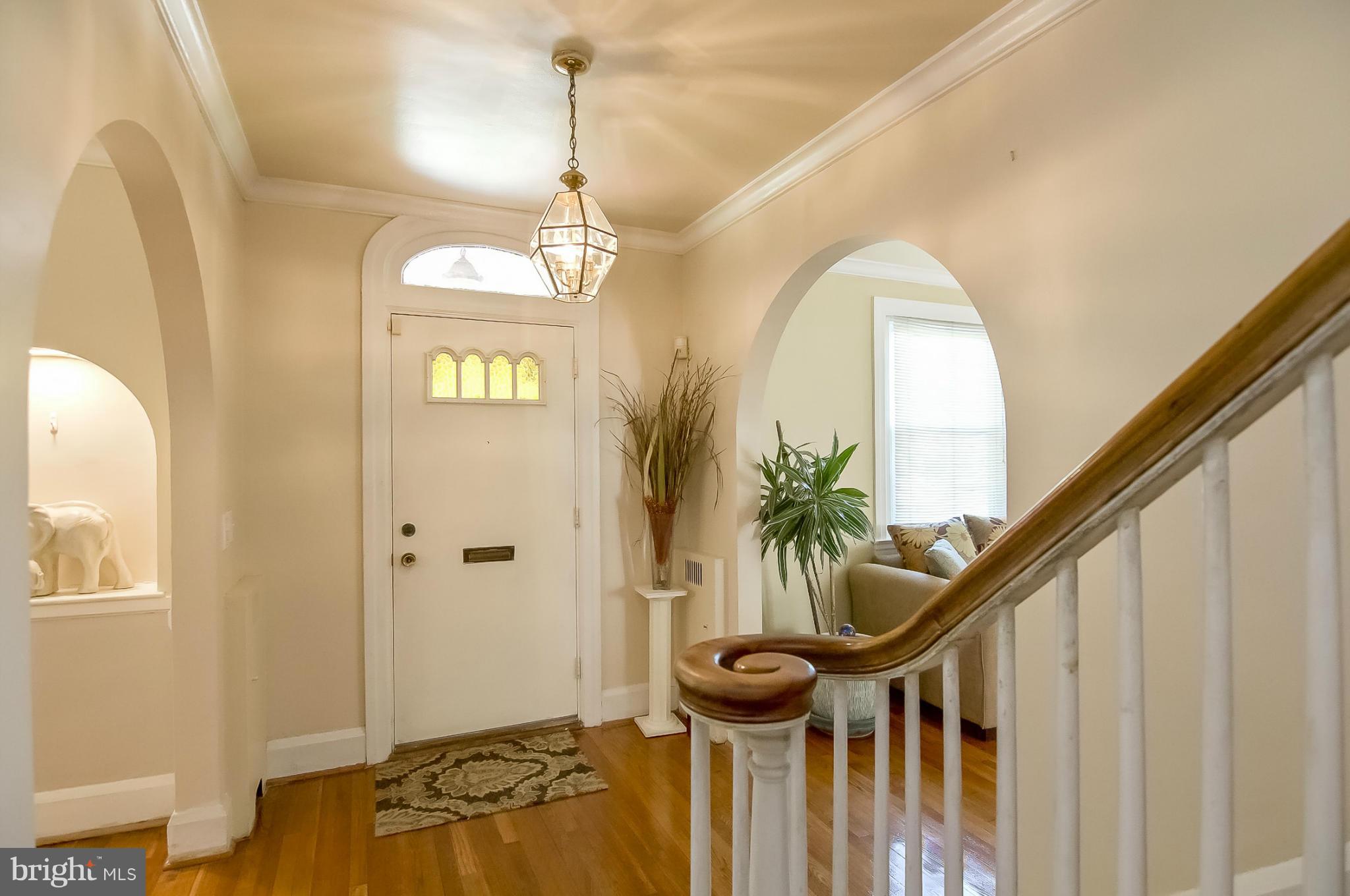3606 Cedardale Road Baltimore, MD 21215 - Photo 4 of 26 Grand Foyer Entryway