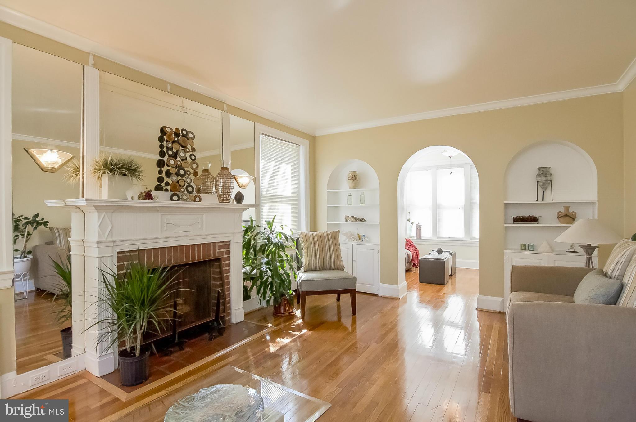 3606 Cedardale Road Baltimore, MD 21215 - Photo 5 of 26 Living Room