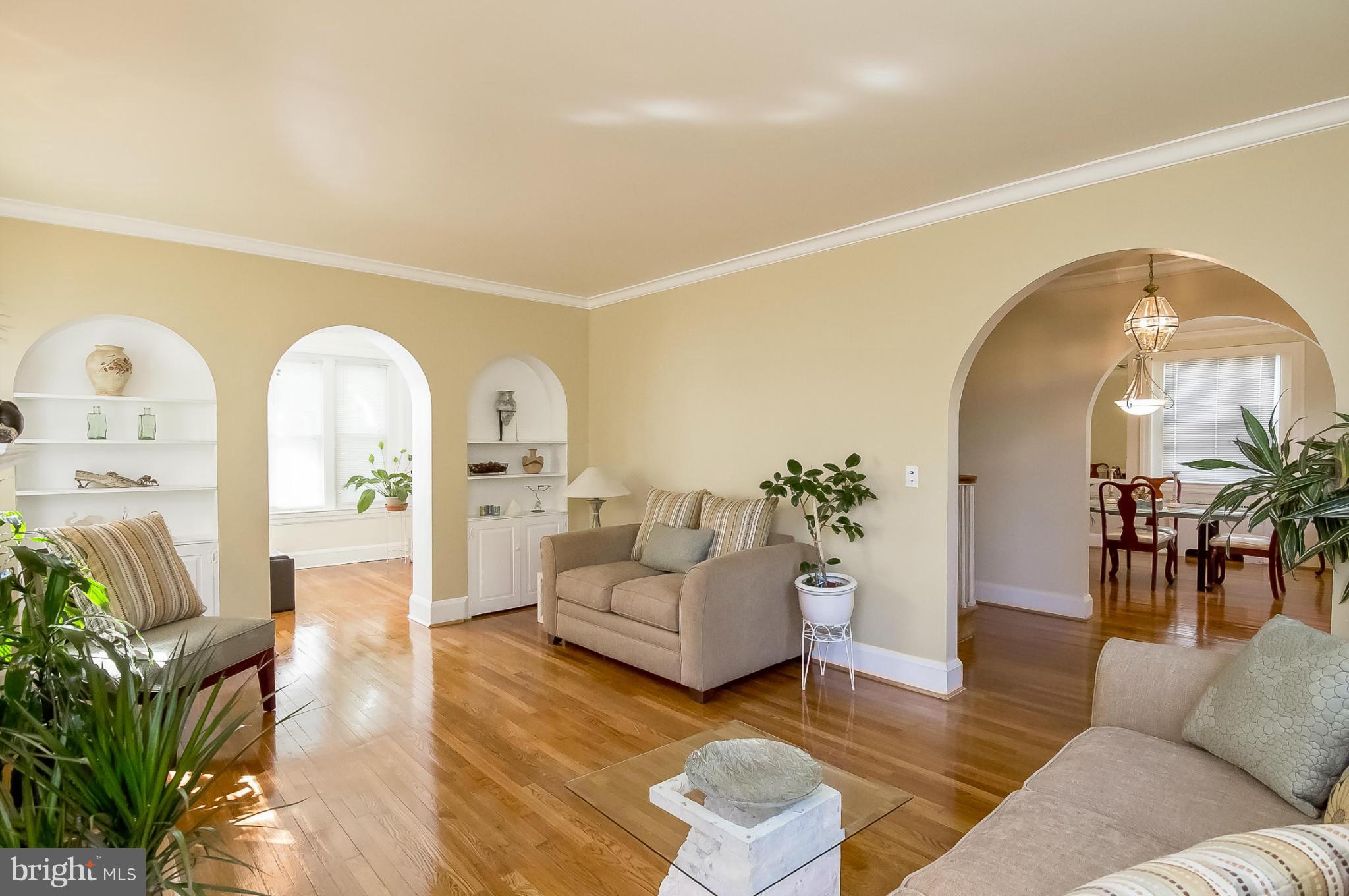 3606 Cedardale Road Baltimore, MD 21215 - Photo 6 of 26 Living Room - Architectural Archways and Builtins